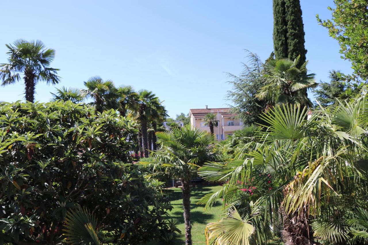 Sole 3 Hotel Porec Exterior photo